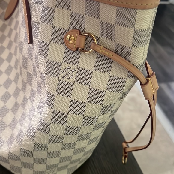 Almost brand new no stains excellent condition. - Picture 1 of 7